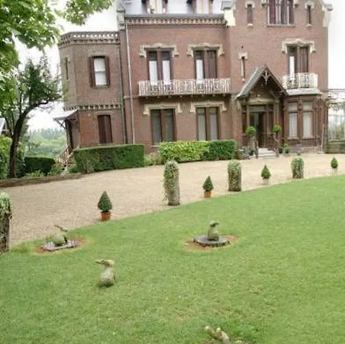 D'hotes - Ariane Будинок відпочинку *